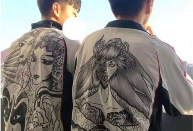 二次元侵蚀校服“痛衣现象”，这些校服就是别人家的校服