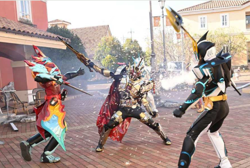 假面骑士圣刃外传公开，花音上错小号暴打天灾，托马上演鬼灭之刃