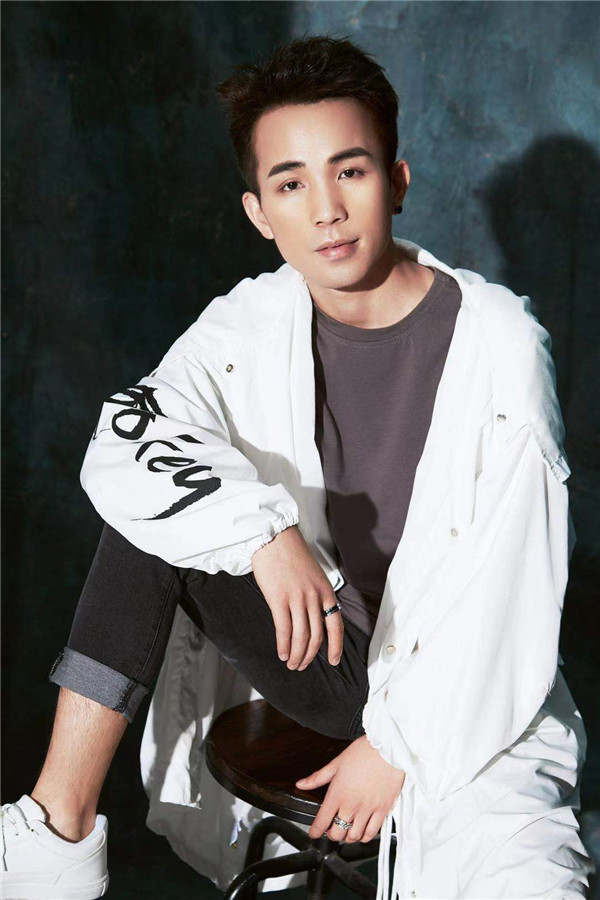 随州竟然出了一个歌手，歌曲《红尘悠悠》火爆抖音，众多网红翻唱！