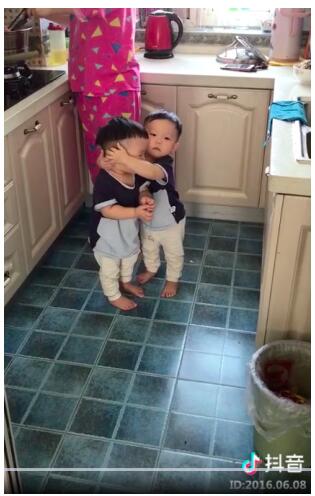 感人兄弟情!这段抖音温暖百万网友