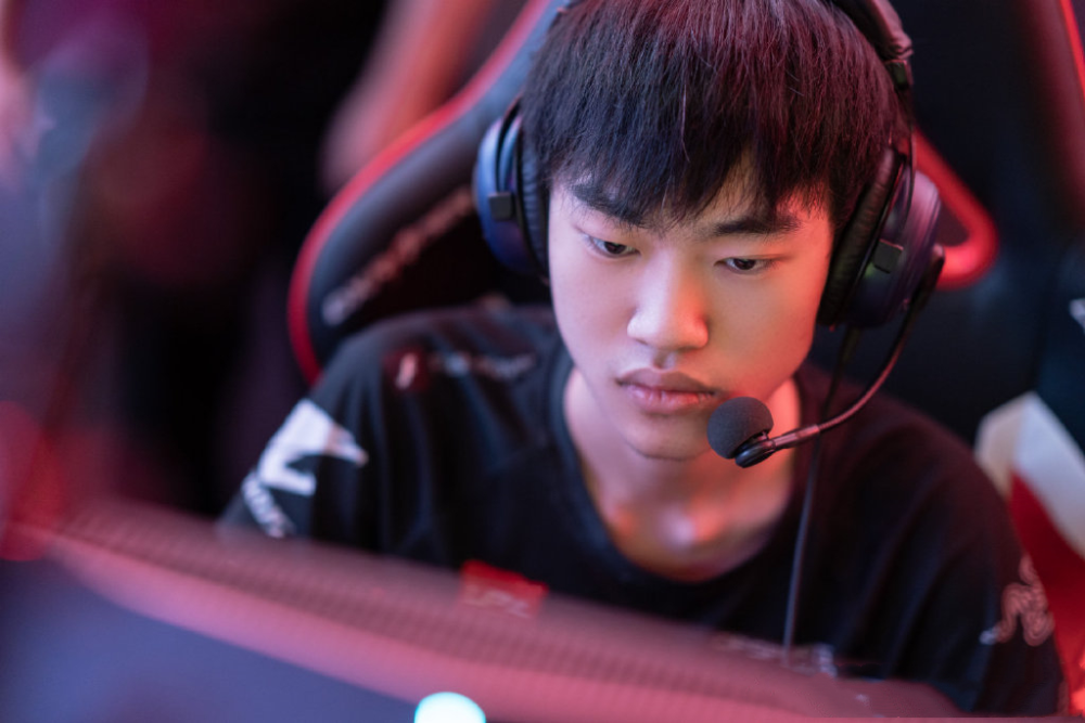 LOL：韩网热议TES击败LNG，LPL观众过于吹捧外援，左手被低估