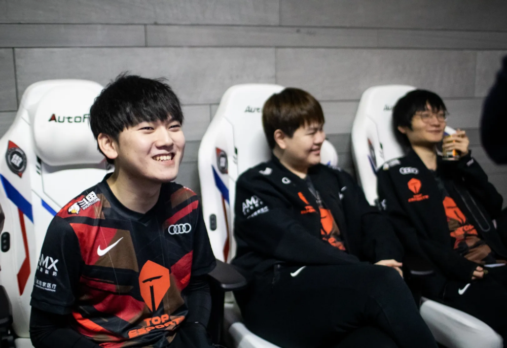 Zoom遭到韩国玩家辱骂，TES二队战狼出击，展示中国语言文化？