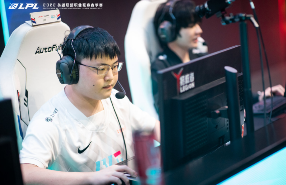 UZI重回替补的残酷真相！4项数据进LPL前5，胜率却完败Doggo