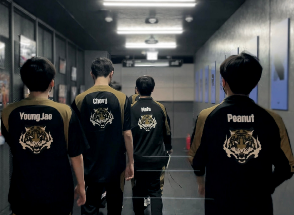 管泽元为何如此心系GEN.G？事情要从六年前说起：他在报恩