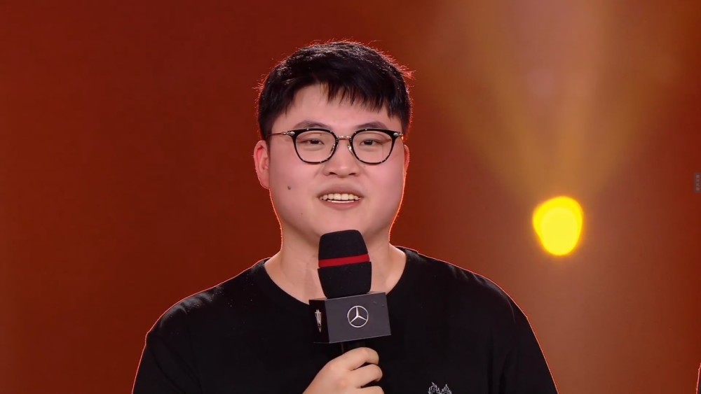 “BLG祝Uzi生日快乐，引发大规模骂战”，不放Uzi，一日不得安宁