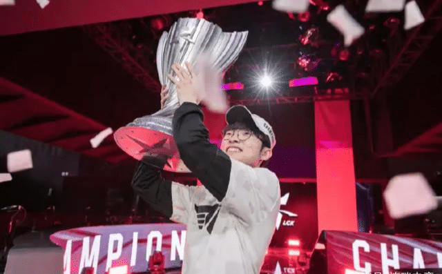 外网热议谁是英雄联盟史上第二人，Faker后面是Uzi还是rookie