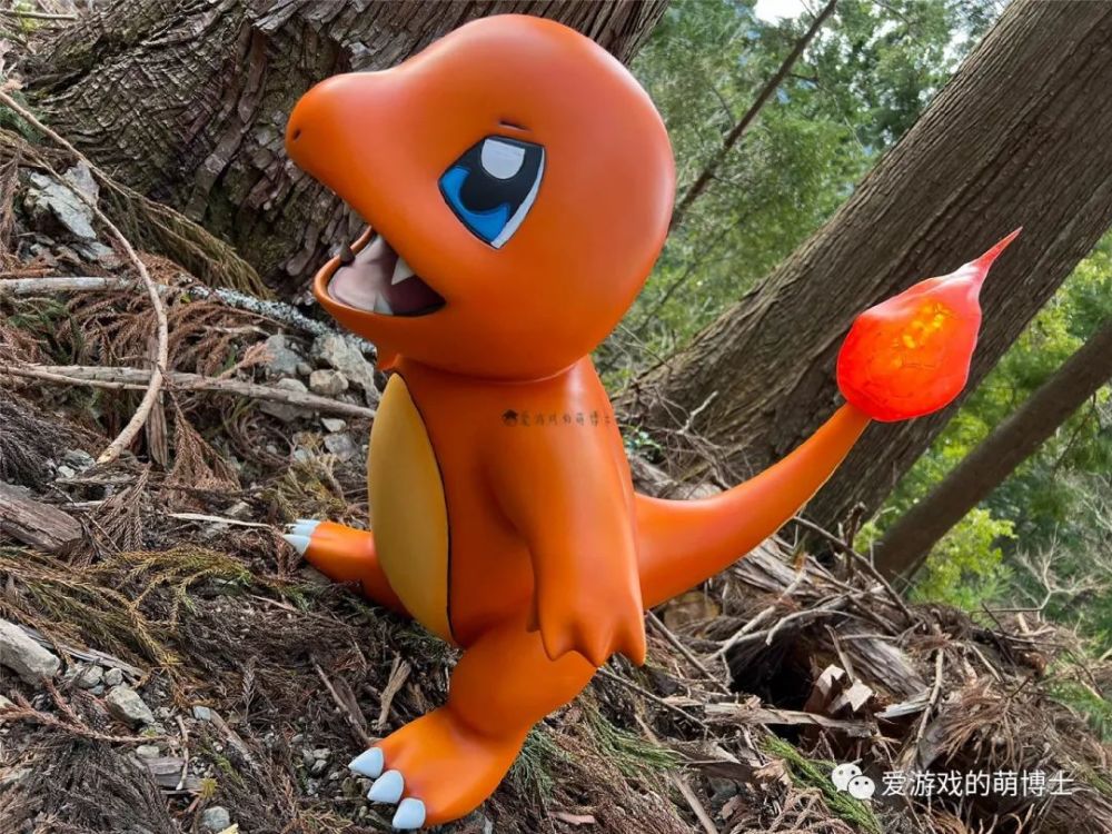 玩家利用3D打印技术制作了《宝可梦》中的小火龙，还带它出门露营