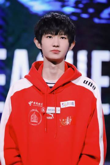 “一诺行为出圈，频繁出现在LpL。一诺粉丝”希望更多的人去喜欢他"