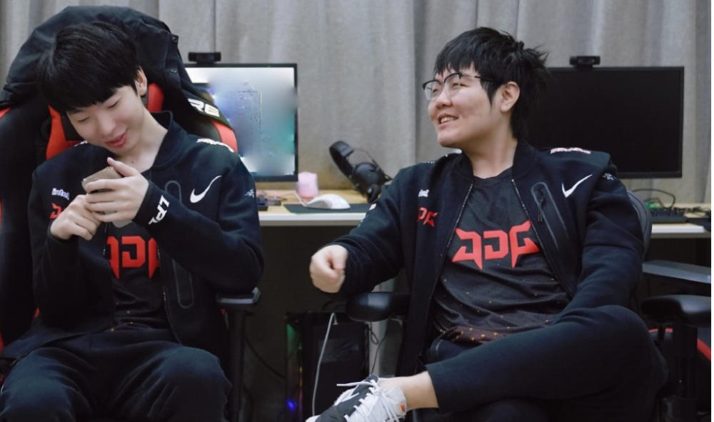 小虎加里奥一锤定音，JDG遭RNG让二追三，官博的回应够简洁