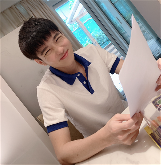 这才是电竞圈学历天花板，退役选手晒东大毕业证，离队2年起飞了