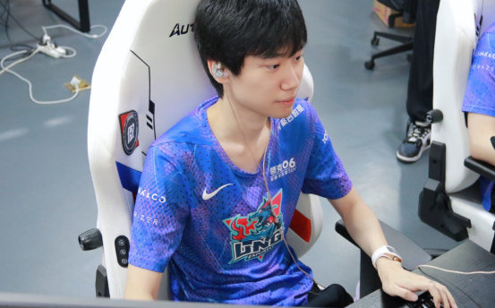 Xinyi：Doinb虽然版本不适但依旧是顶尖中单 LPL选手断层严重