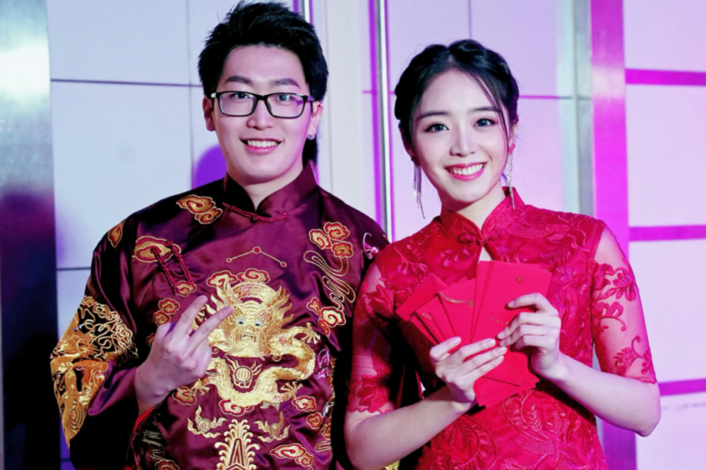 余霜晒与管泽元甜蜜日常！看起来只是室友！但夫妻档真的太甜了！