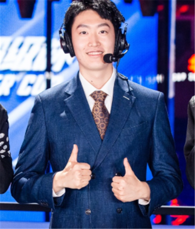 这才是管泽元居家真实状态，LPL观众直呼不信，余霜：他甘之如饴
