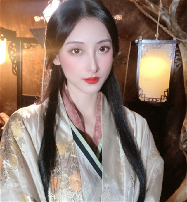 LPL女解说硬刚男主播：想撕可以直接对峙，说他下头何错之有？