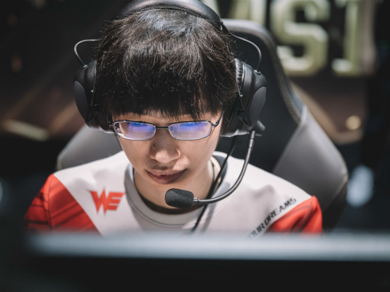 “腿哥”957直播辟谣：网传Uzi去别的队是“37k纯假”