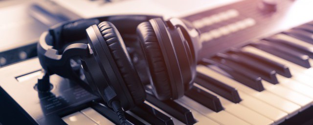 我陪在你左右是什么歌-我陪在你左右出处