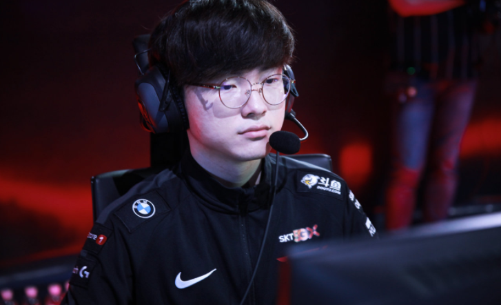 LOL：李哥要成为第二个Uzi了，绝活阿狸被打崩怪打野不帮，双标