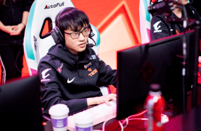 LOL：LPL亚运会初筛阵容名单确定，Uzi喜提替补，小虎榜上有名