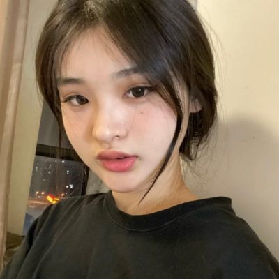 2022甜妹怼脸自拍女头网图合集-星空在璀璨的夏梦里转动