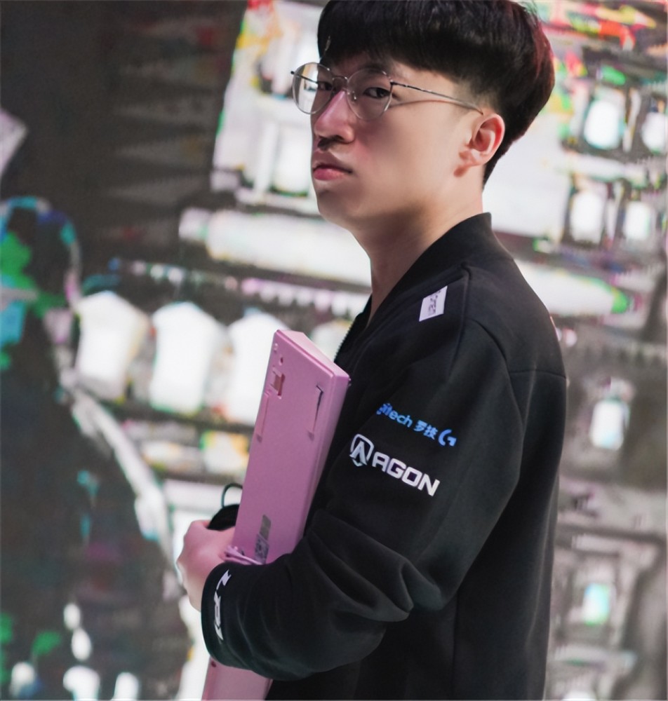 亚运中单之争白热化，angel自称已是候选，小虎之后左手恋情随之曝光