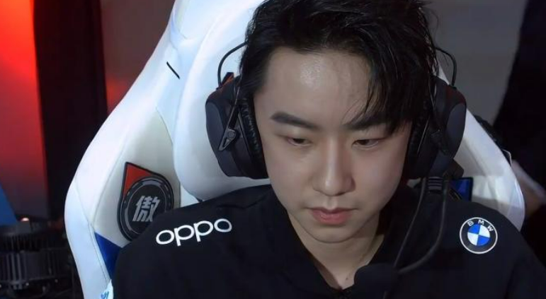 又一选手被迫离队，Doinb哽咽，想当职业选手的兄弟进来看看