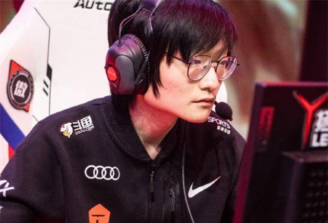 LOL：左手女友揭秘TES内斗，骂小天疑似左手指挥的，许秀针对LPL