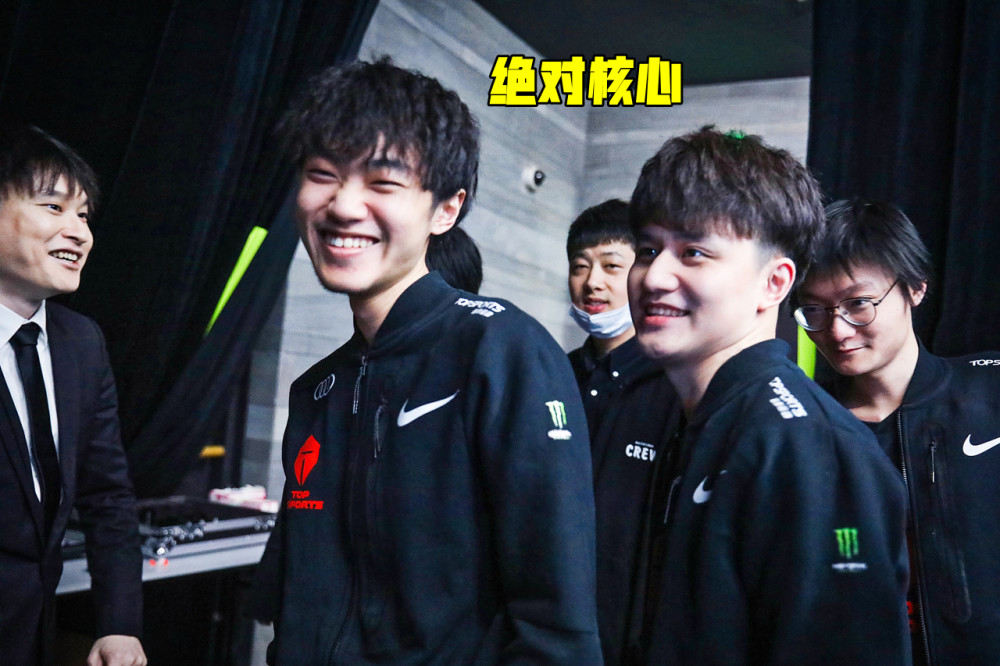 小天被好兄弟背刺！贝贝把Knight甩了，吧主爆料TES存在内斗