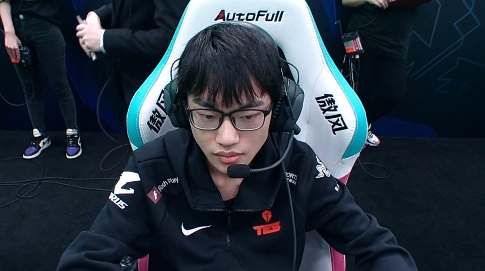 比小虎更严重！Knight选手现状悲惨，大量粉丝开骂，本人心态炸裂