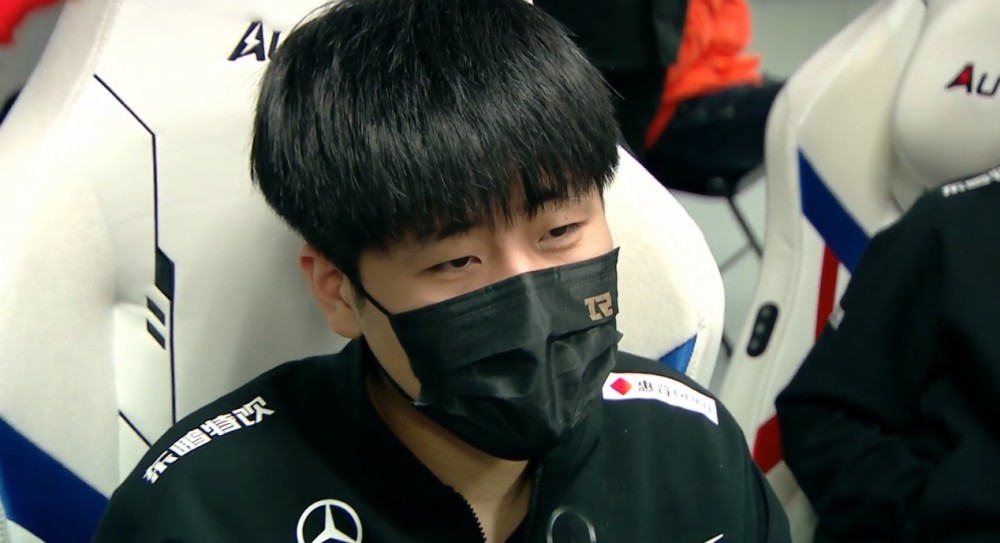 MSI开赛之前，再次爆发争议！拳头要求选手都戴口罩，RNG情况特殊