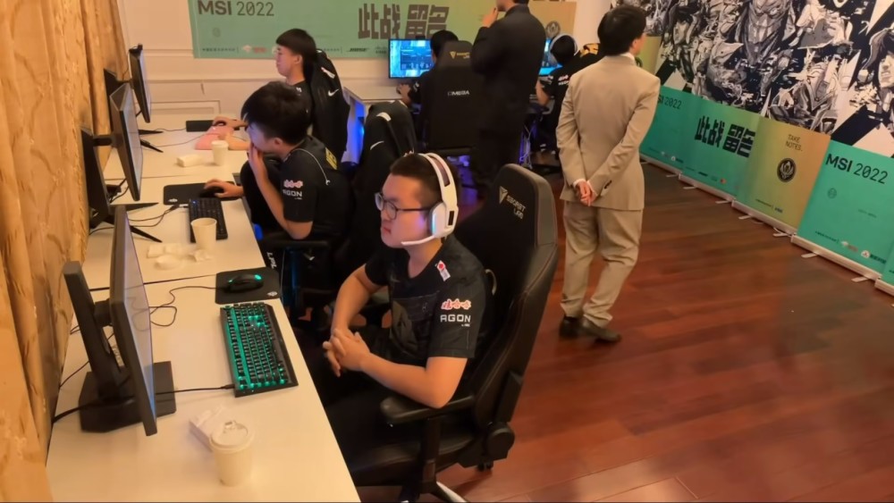 RNG被骂事件后，LPL观众开始反击！MSI主场观众，能看到选手屏幕