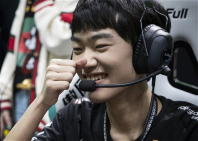 只有五分之一选手没交过女友，doinb打破幻想：真纯的是我们？