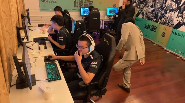 MSI季中赛：RNG线上参赛遭韩国网友疯狂开团 还好拳头不是蓝洞