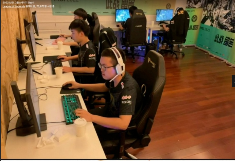 外网网友不满RNG特权：干脆直接颁奖算了