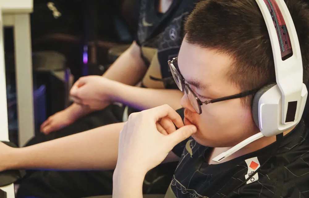 RNG拿下首胜后，韩媒Flame先后发声，LPL受到针对