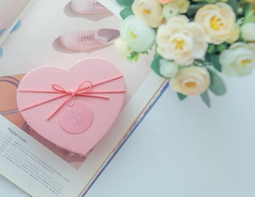 感谢女朋友送的礼物说说-收到女朋友送的礼物的开心句子