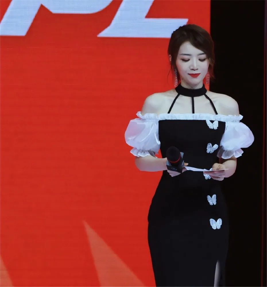 余霜为RNG连发13条动态，希然却在“搞”RNG选手心态？采访后道歉