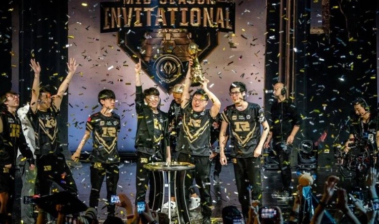 外网友热议RNG亮表情：PSG的小丑们得到了他们应得的结果