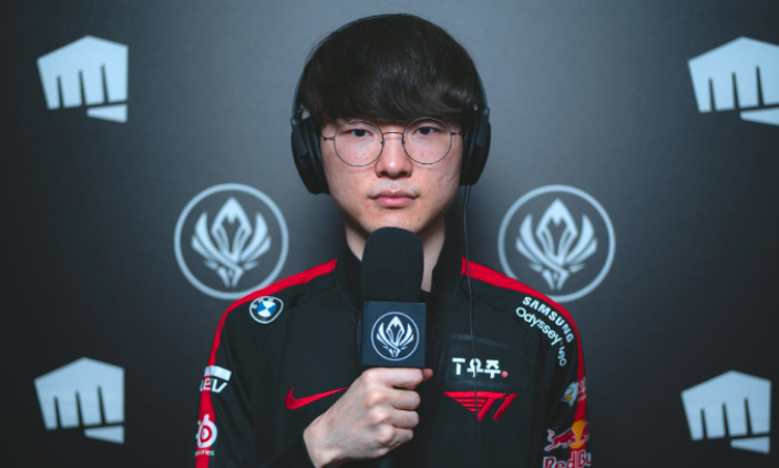 “RNG被冤枉，饭堂霸气开团拳头”！T1延迟事件发酵，LPL水友破防