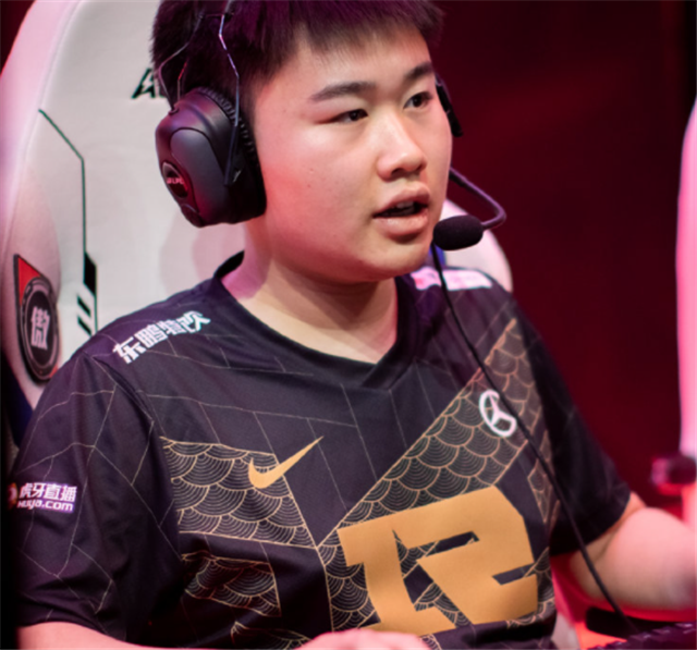 RNG不想忍气吞声了？教练点赞几条动态，质问主办方能否给个说法