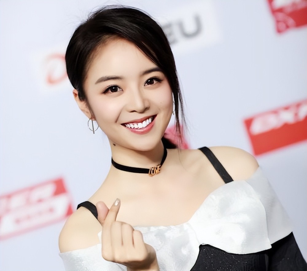 余霜力挺RNG后，惨遭爆破！回应：我是LPL主持人，为LPL说话是本职