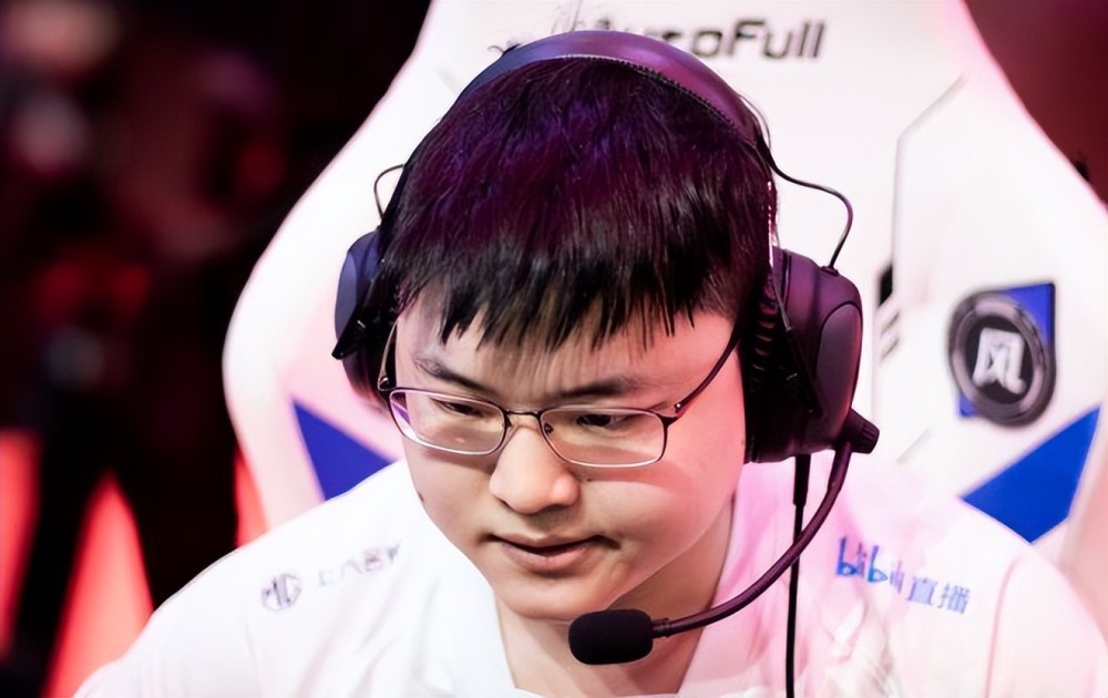 UZI最终还是妥协了！官宣将在B站直播，开播日期让老粉丝集体泪目