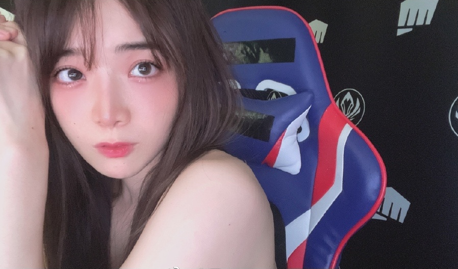 太过分了，余霜都被指责！深夜回应：替RNG和LPL说话是本心