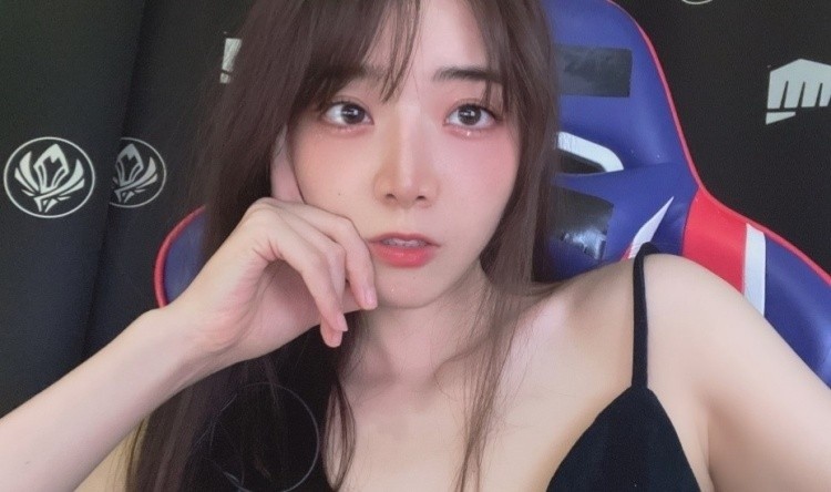 余霜深夜发文：我觉得为LPL说话和发声是本职也是本心