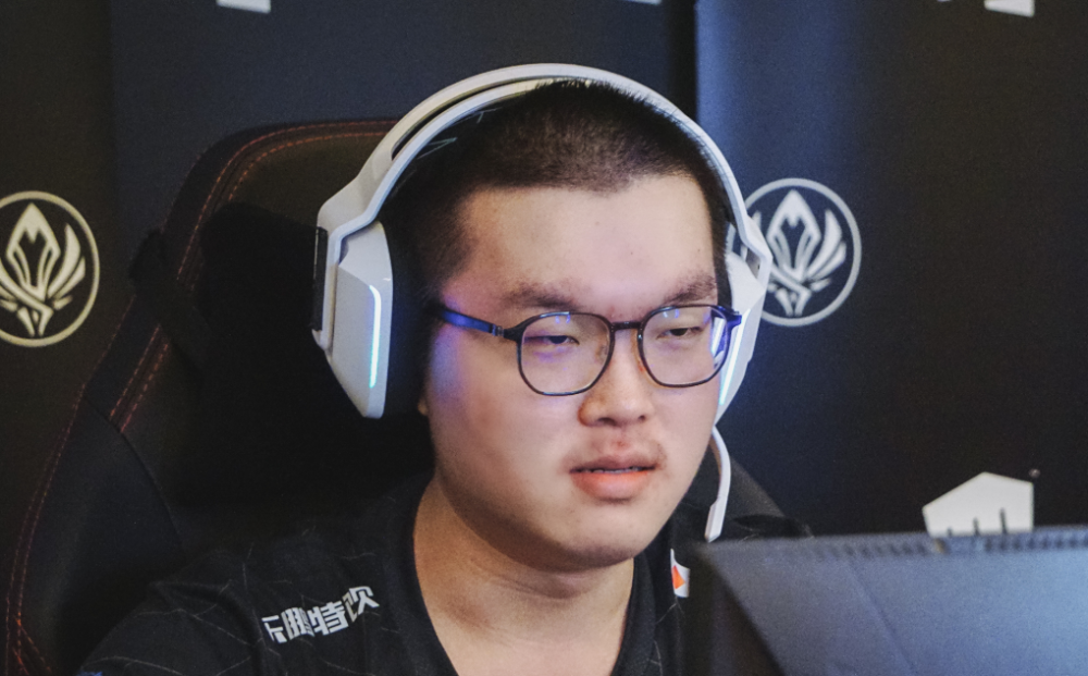 稳扎稳打！RNG豪取十连胜，现场再次成为“釜山图书馆”