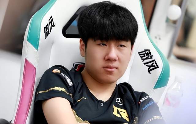 T1下路接受采访，称自己只用了2成实力，直言看不惯RNG的gala