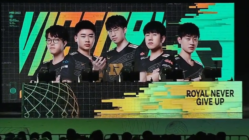 击败T1之后，RNG选手道歉了！Bin直言上单差距，Imp评价过于真实