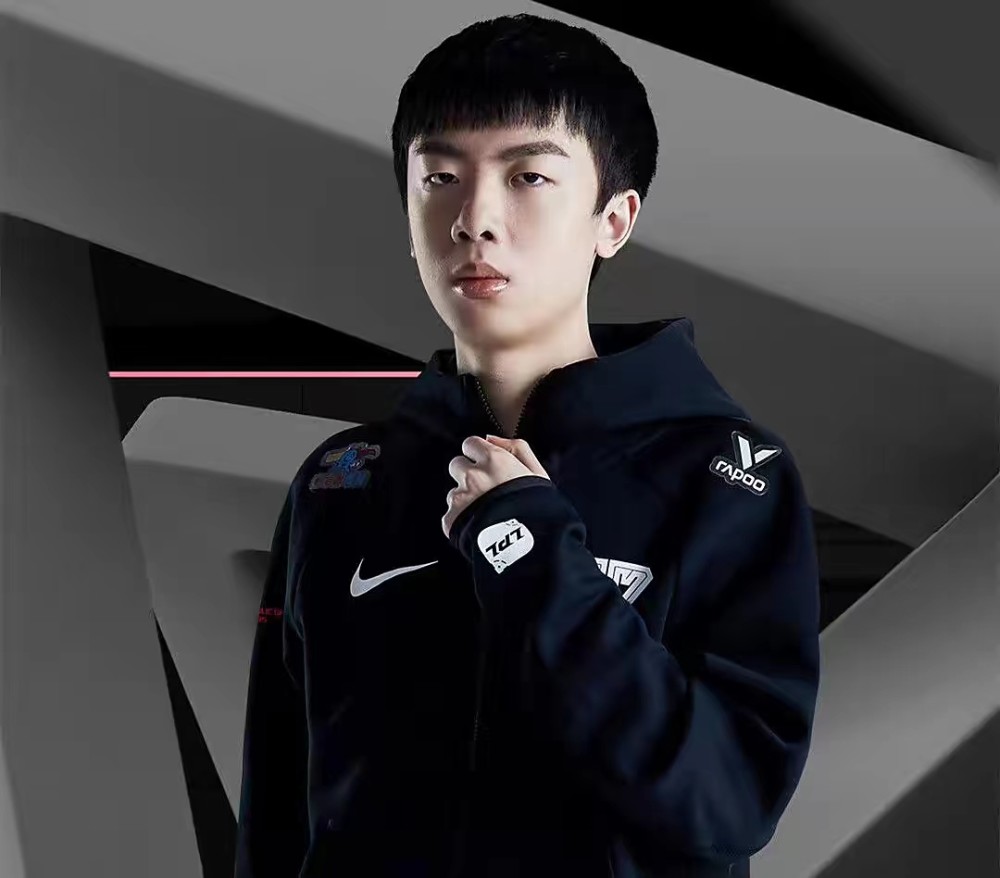 Smlz签战队！icon直播公布：找到队了，已经签了