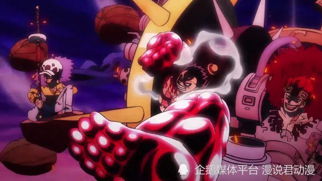 海贼王1018集：路飞捶背三分钟，凯多躺尸2分钟，众人围观不补刀