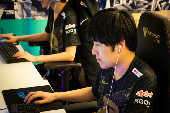 Gala卡莎再次封杀，12杀击败T1屡屡上演名场面