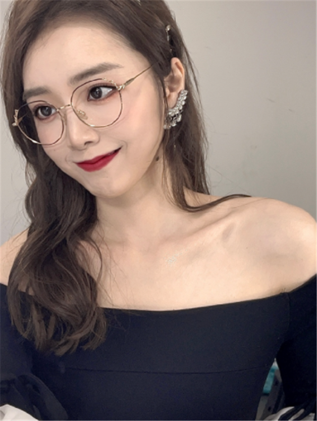 余霜这下真急了，管泽元耳朵发炎一个月她没管，如今直言很自责